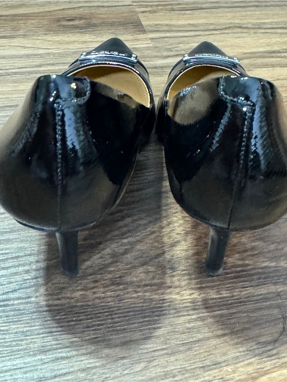 Coach Zan Black Patent Leather Pointed Toe Pumps Silver Emblem Logo Sz. 6B - Picture 8 of 10